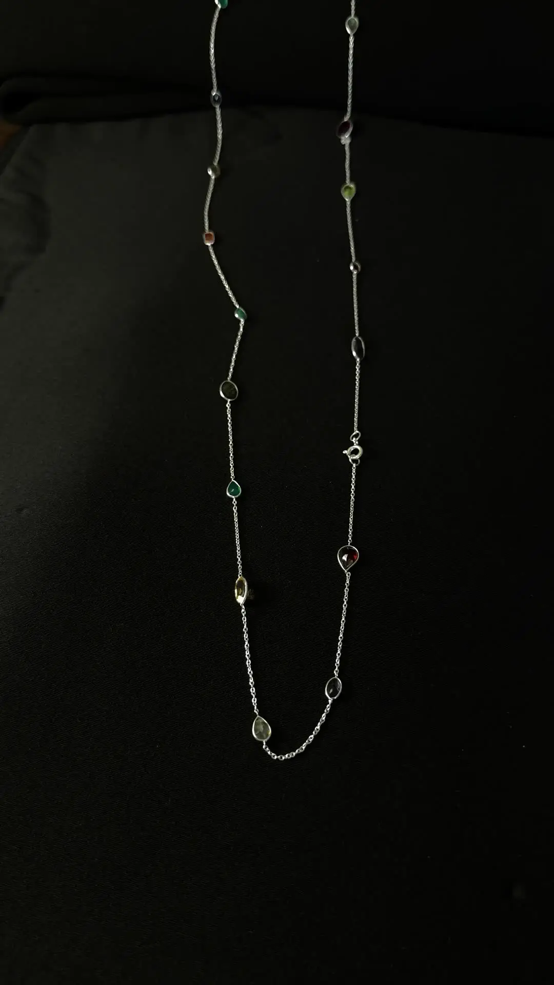 Buntee station chain showing the spacing between its coloured stones