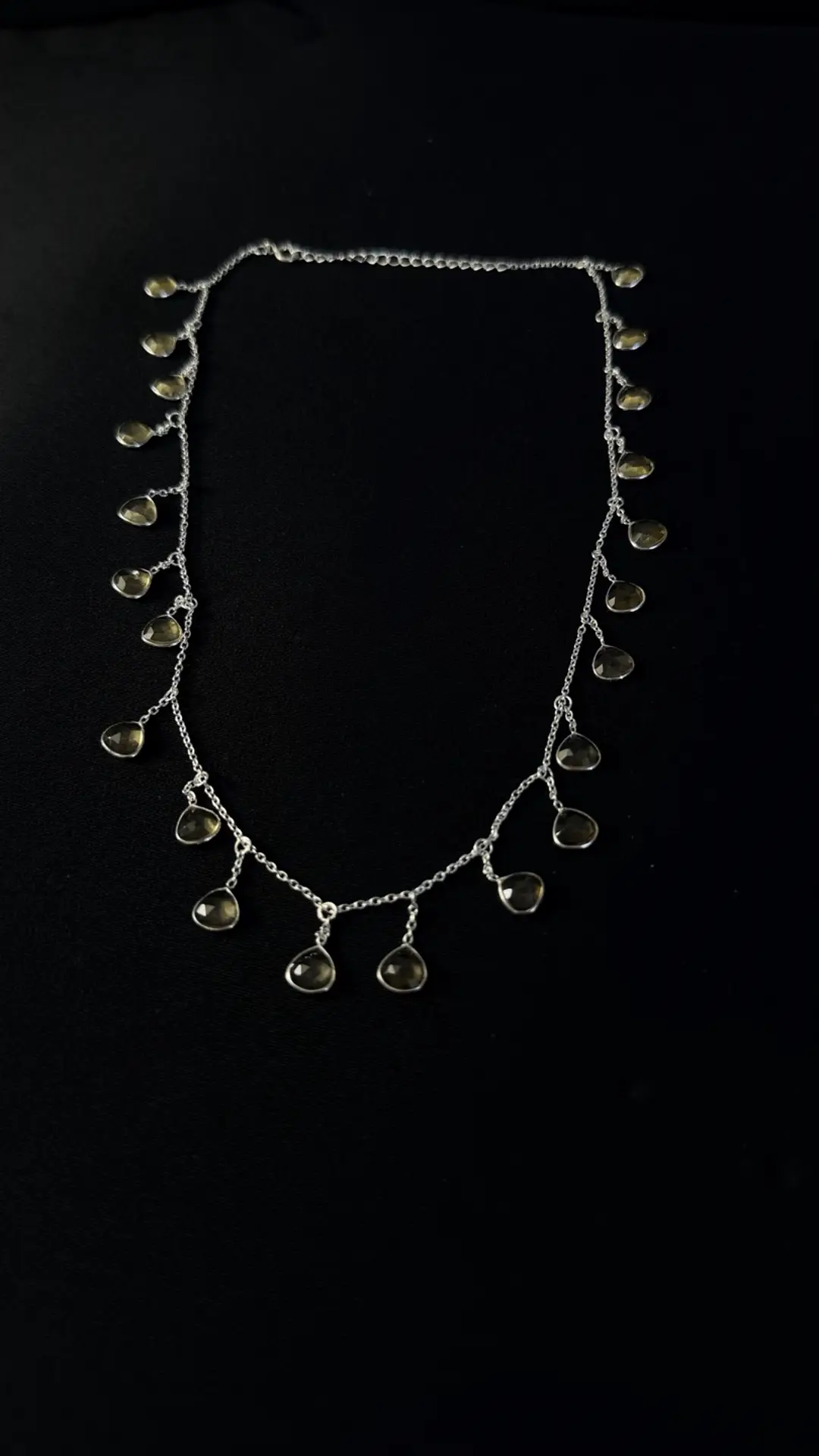 Jhalar fringe necklace showing the graduation toward the centre