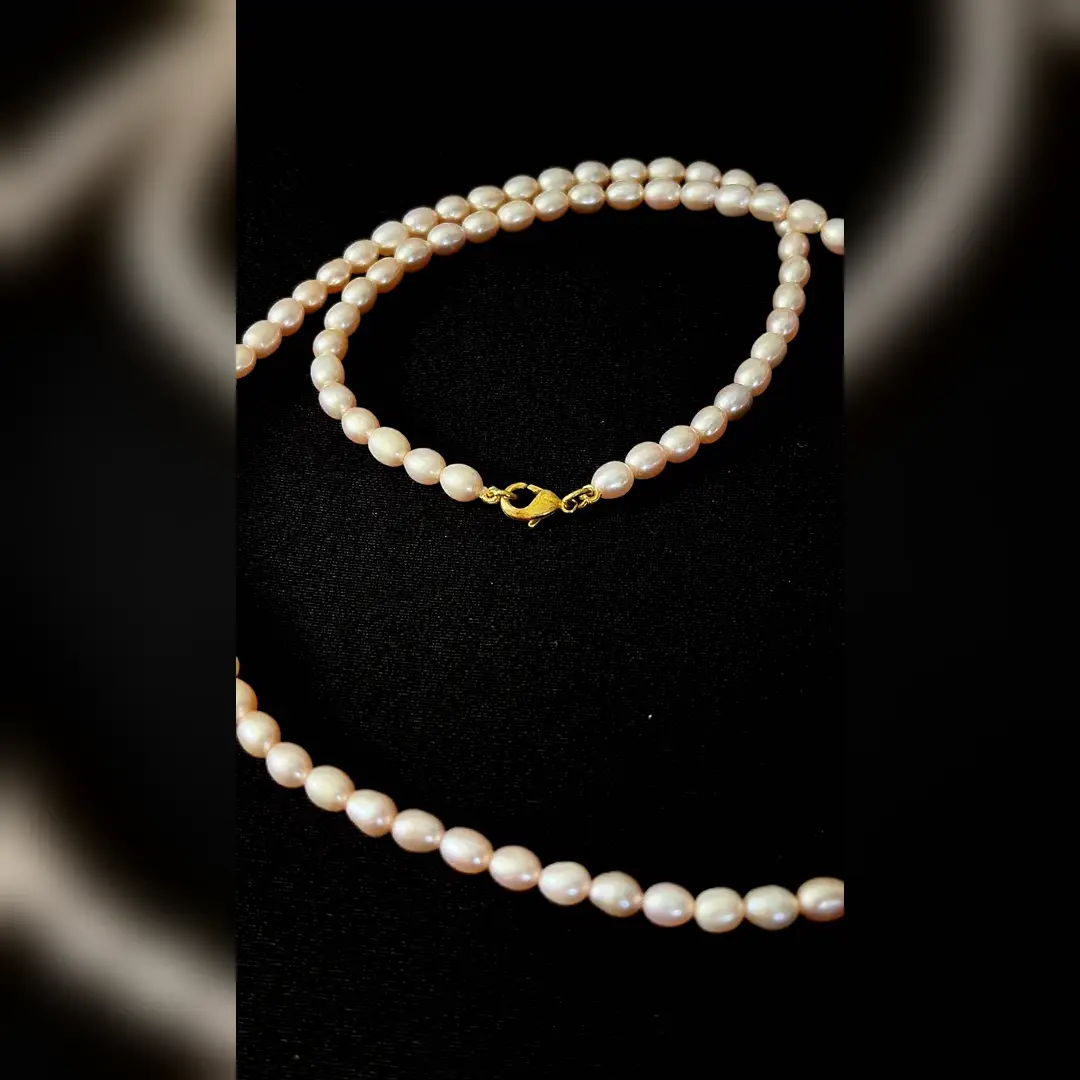Close view of the Moti freshwater rice pearls and their shifting lustre