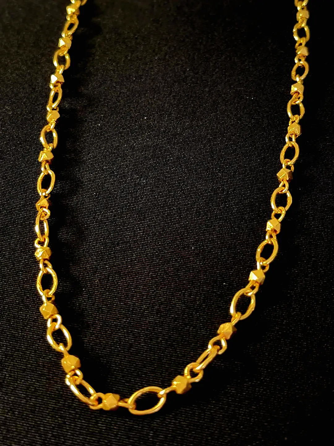 Close view of the Sutra handmade links and faceted gold nuggets